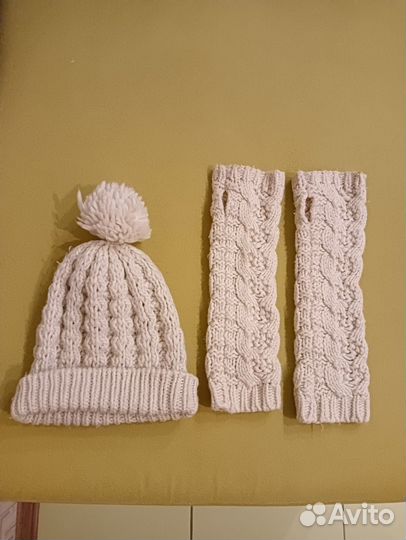 Комплект шапка и митенки