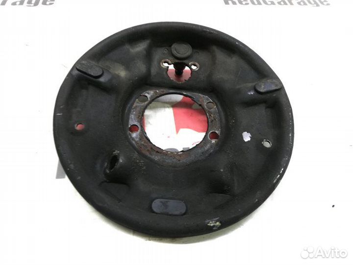 Кожух тормозного барабана задний правый Jeep