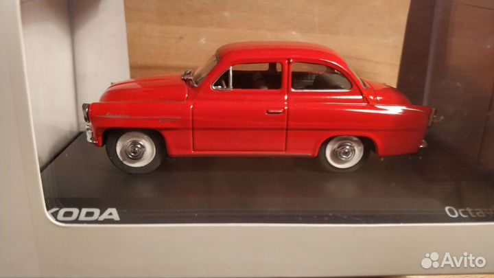 Коллекционные модели Skoda 1:43 оригинальные