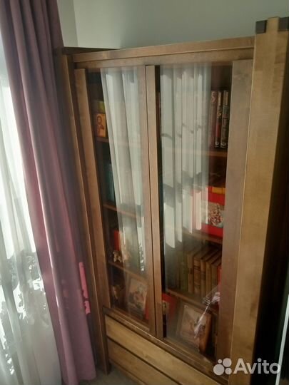 Продам книжный шкаф дерево