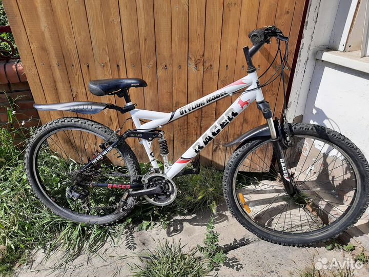 Велосипед рейсер белый колеса 26