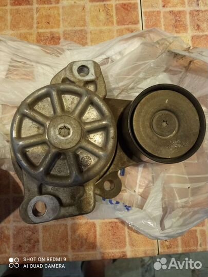 Ролик натяжной бу