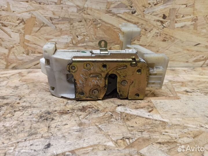 Замок двери задний левый Ford Mondeo 3