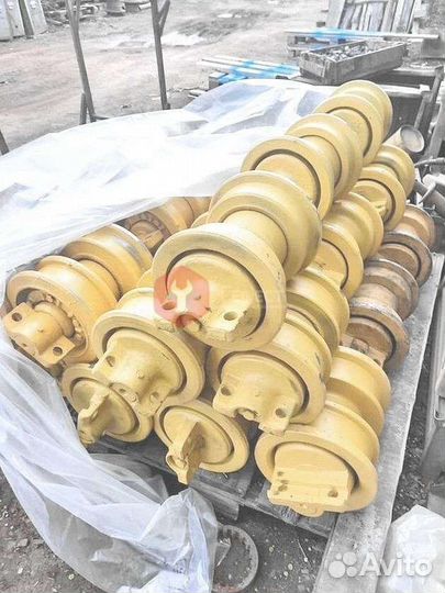 Каток поддерживающий Komatsu PC350-7 VKM4183V