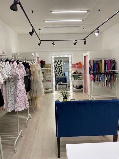 Аренда рейла/стеллажа в шоуруме в самом центре Спб