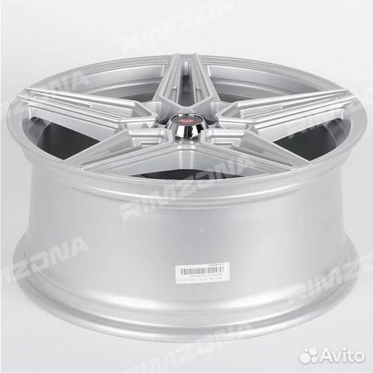 Литой диск в стиле vossen R18 5x112