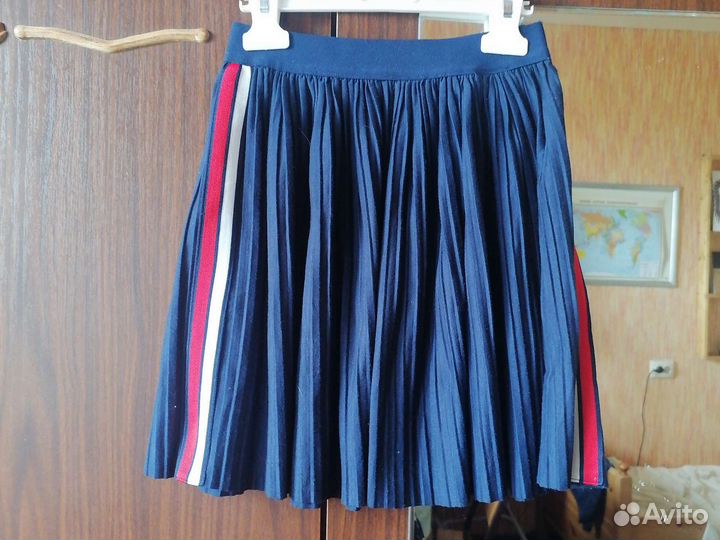 Школьная блузка белая и юбка синяя 128