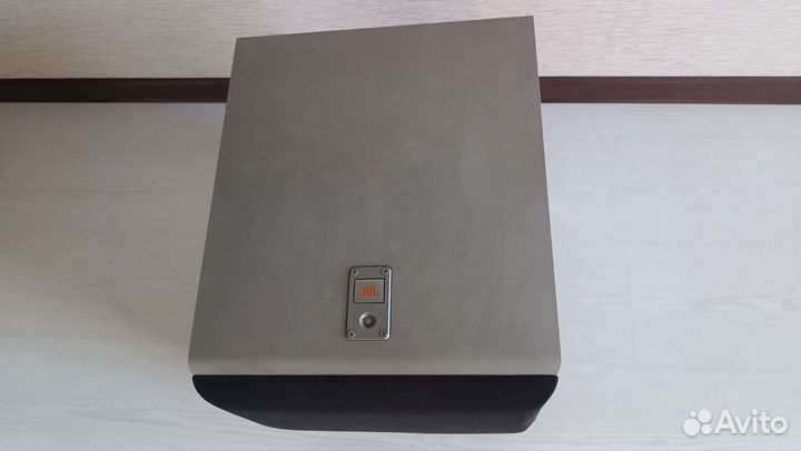 Сабвуфер jbl