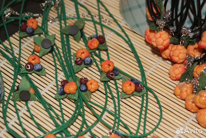 Сувенирная продукция. Морошка. Ягоды. Брелоки