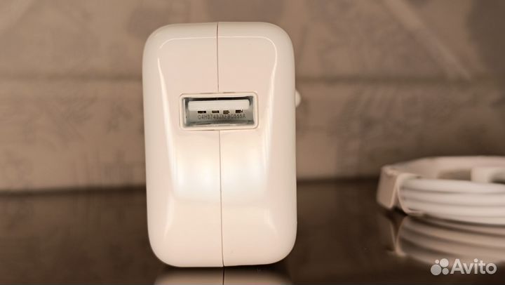 Зарядка на iPhone блок на 12 в