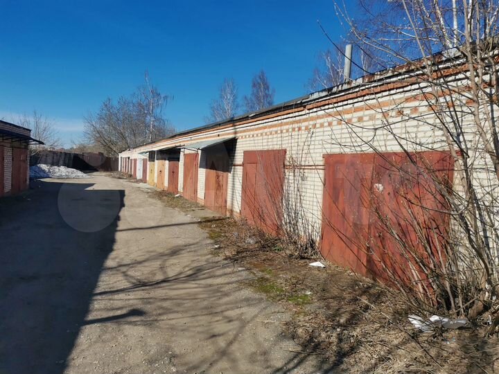 Гараж, > 30 м²