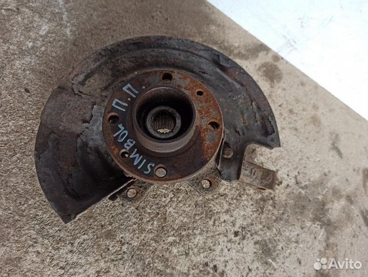 Кулак поворотный передний правый Renault Symbol