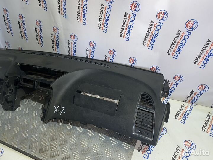 Торпедо Geely Emgrand X7