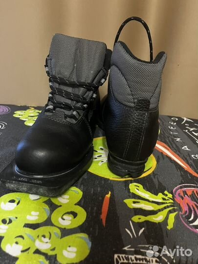 Лыжные ботинки детские 35 размер