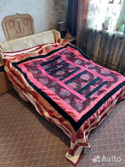 Пледы и подушки