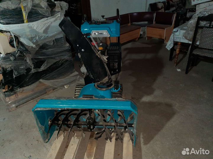 Снегоуборщик бензиновый самоходный