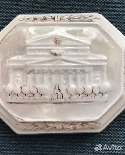 Фарфоровая шкатулка 