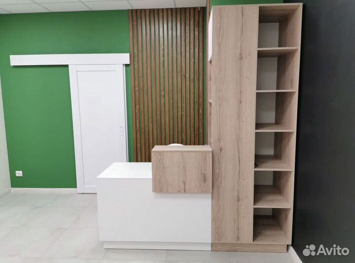 Стойка ресепшен-стеллаж лофт