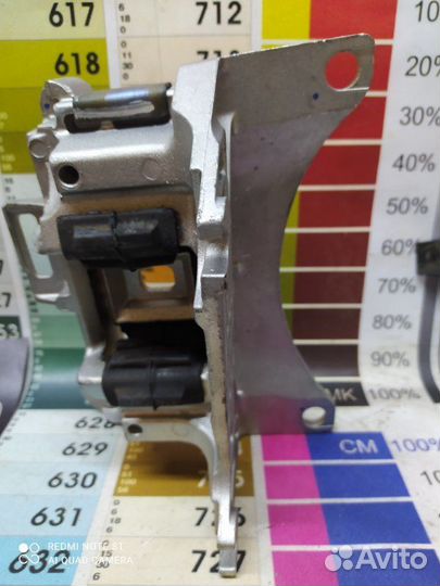 Опора двигателя левая Renault Arkana