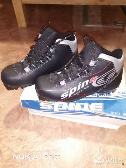 Продам лыжные ботинки