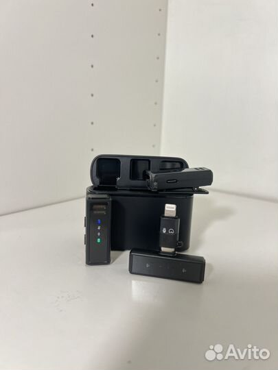 Два петличных микрофона