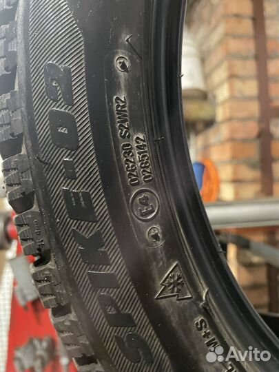 Bridgestone Blizzak Spike-02 235/45 R18