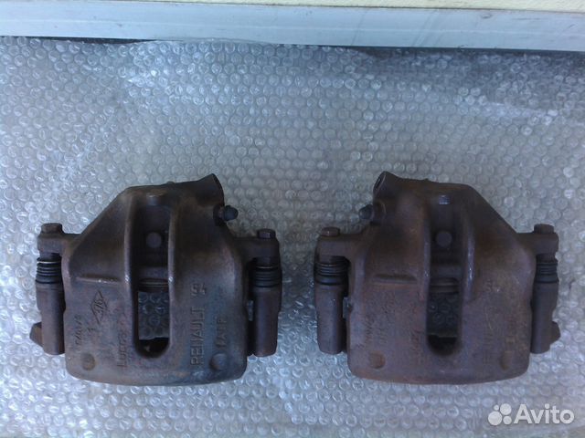 Рено Сценик 1 передний правый суппорт