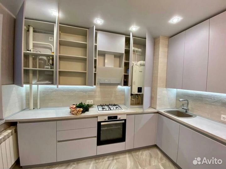 Кухня на заказ с доводчиками