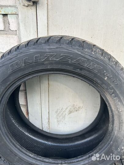 Bridgestone Blizzak DM-V1 215/60 R17 96R