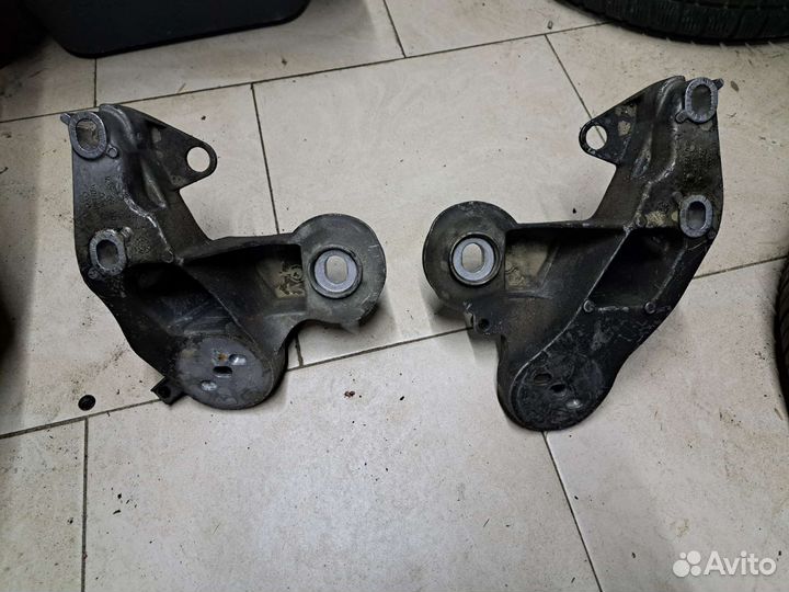 Кронштейн подушки двигателя левый ауди а6 с6