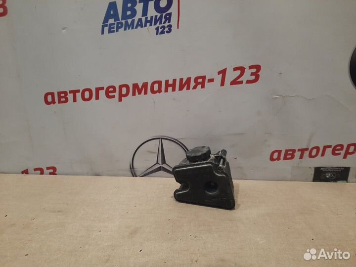 Бачок гидроусилителя руля Mercedes E350 W211