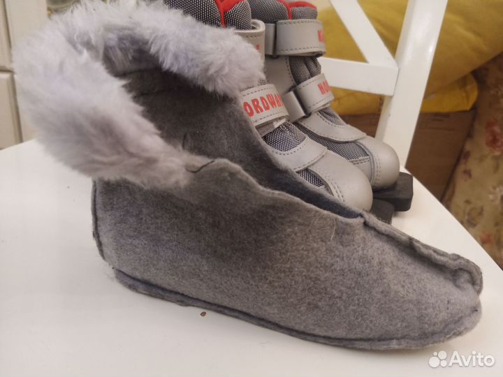 Лыжные ботинки детские,30р