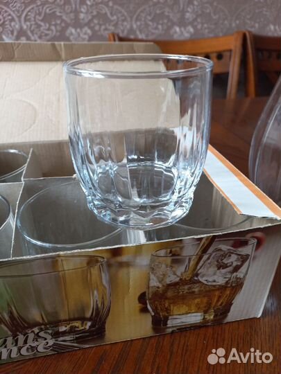 Кувшин и стаканы