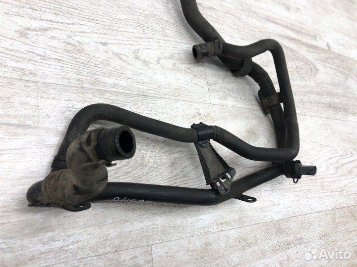 Патрубок системы охлаждения Volkswagen Golf