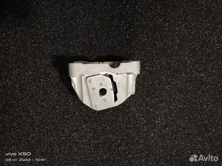 Опора двигателя верхняя volvo 30776354