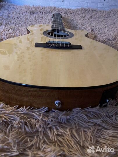 Электроакустическая гитара
