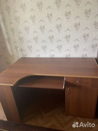 Письменный стол