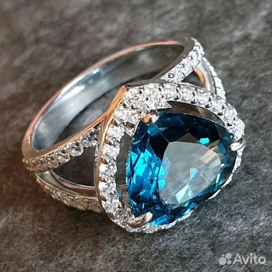 Серебряное кольцо с топазом