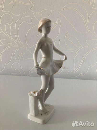 Фарфоровая статуэтка Юная балерина лфз
