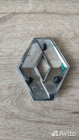 Эмблема Renault Sandero Рено Сандеро 1