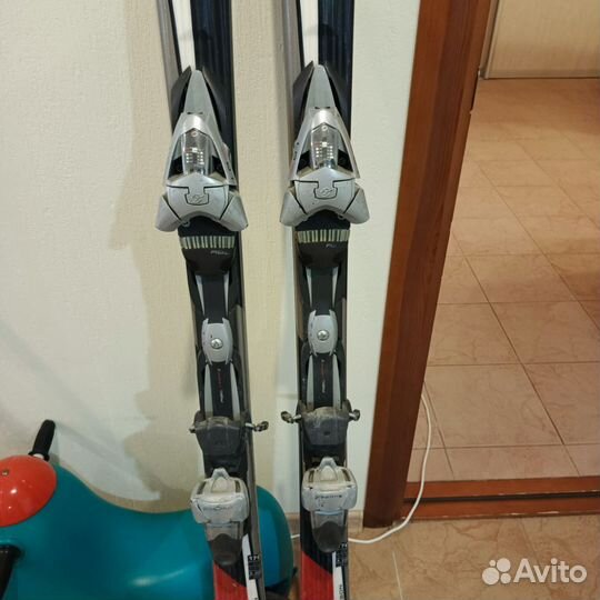 Продаются два комплекта горных лыж с ботинками