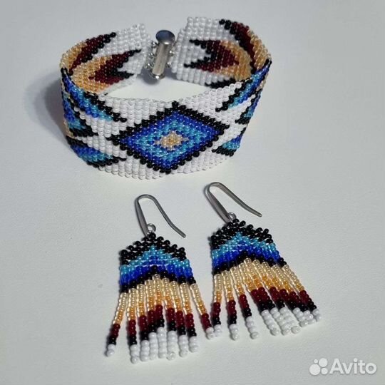 Набор браслет и серьги из бисера