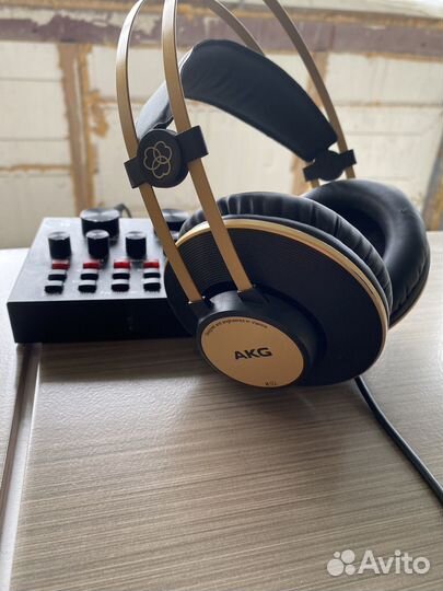 Студийные наушники akg