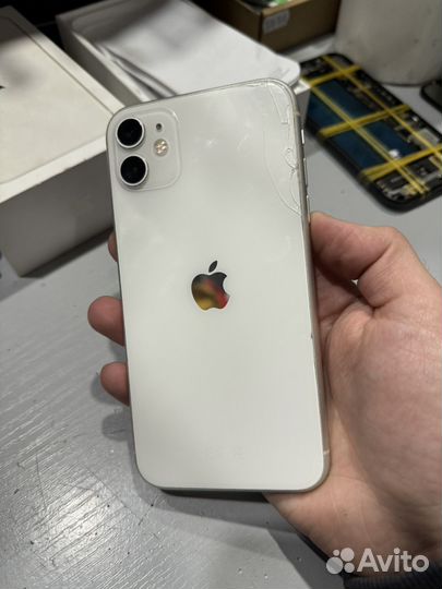 iPhone 11, 64 ГБ