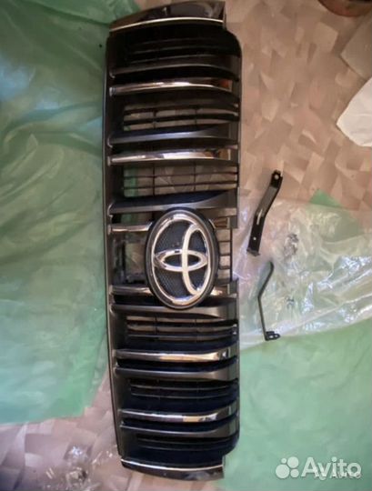 Решетка радиатора toyota land cruiser 150 prado