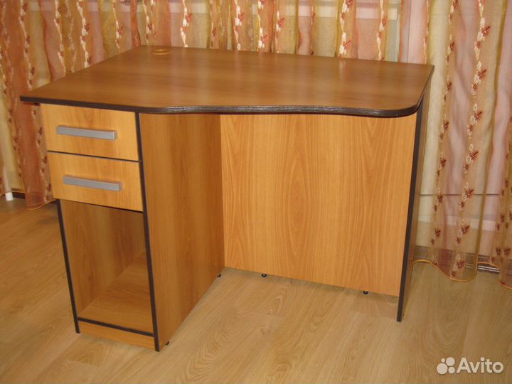 Письменный стол