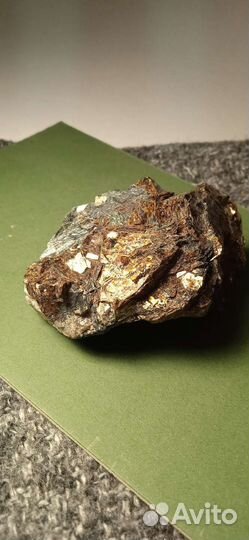 Минерал лампрофиллит необработаннный