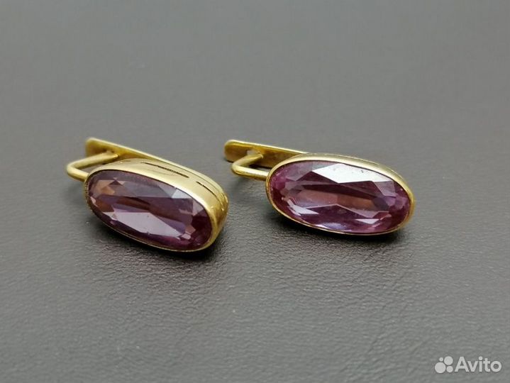 Золотые серьги 750 пробы массой 7.8 грамма