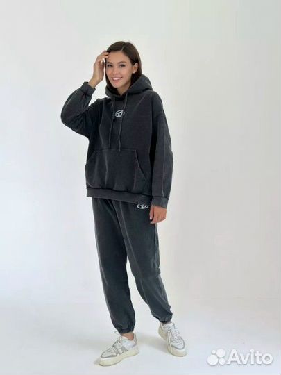 Спортивный костюм женский