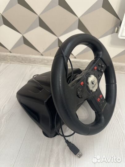 Игровой руль с педалями и колонкой Logitech